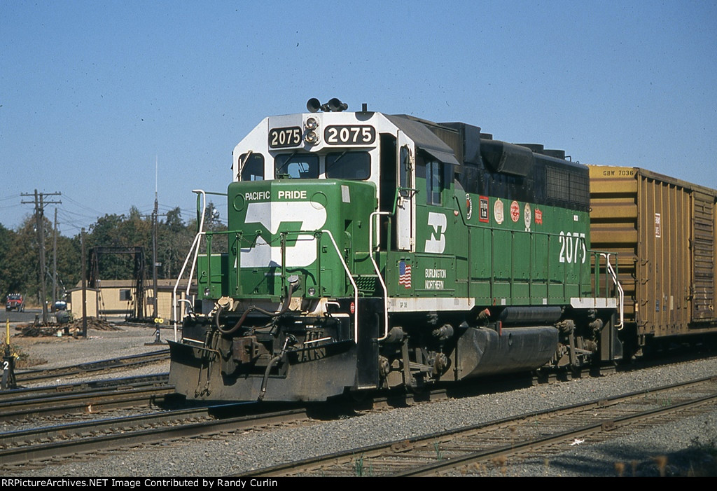 BN 2075 at Albany